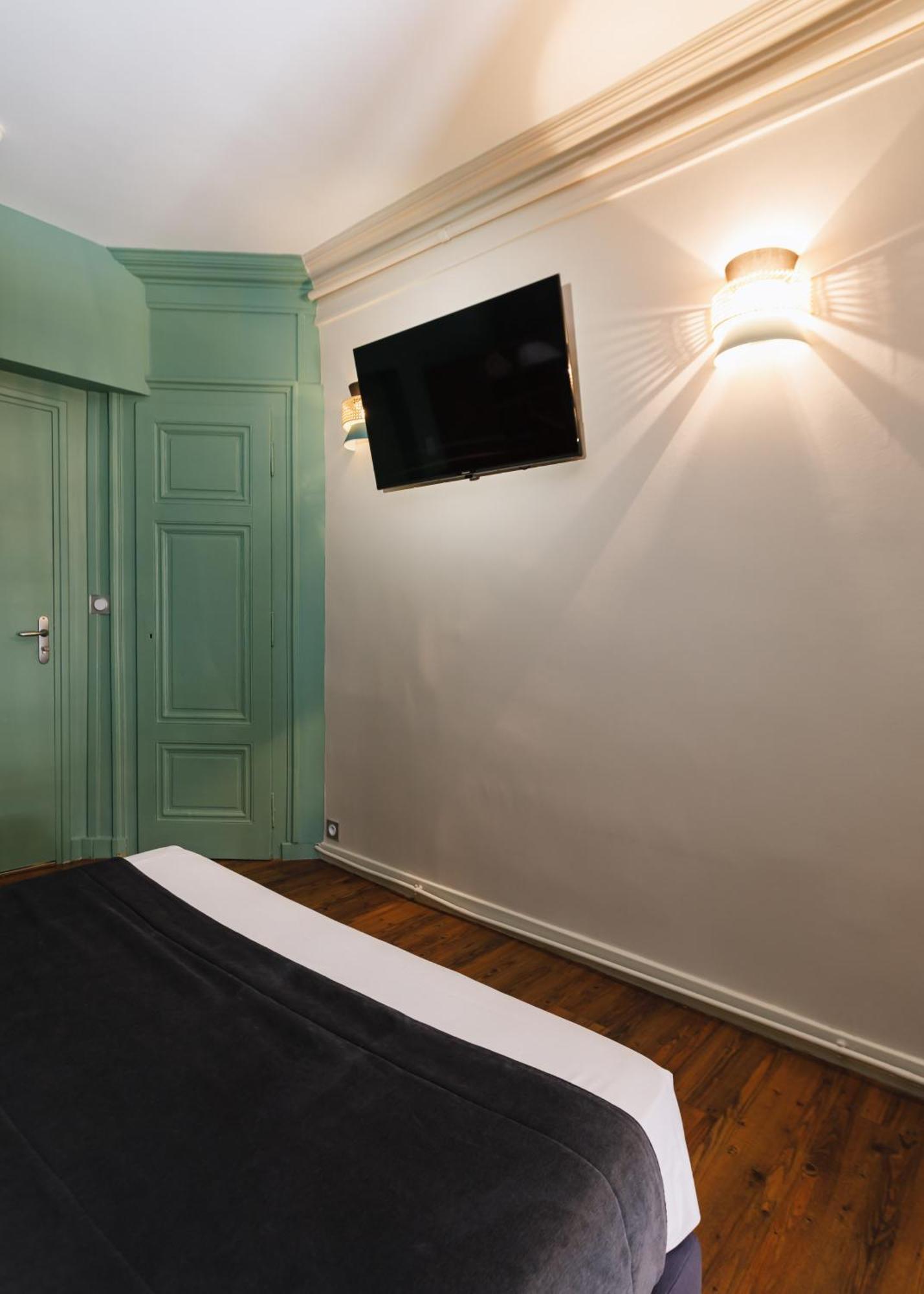 Hotel Du Dauphin Лион Экстерьер фото