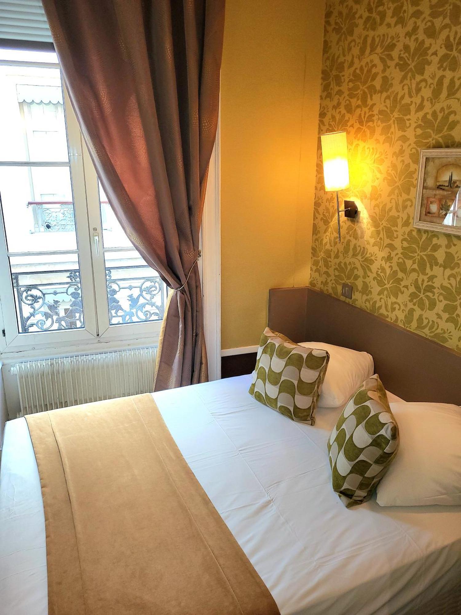Hotel Du Dauphin Лион Экстерьер фото