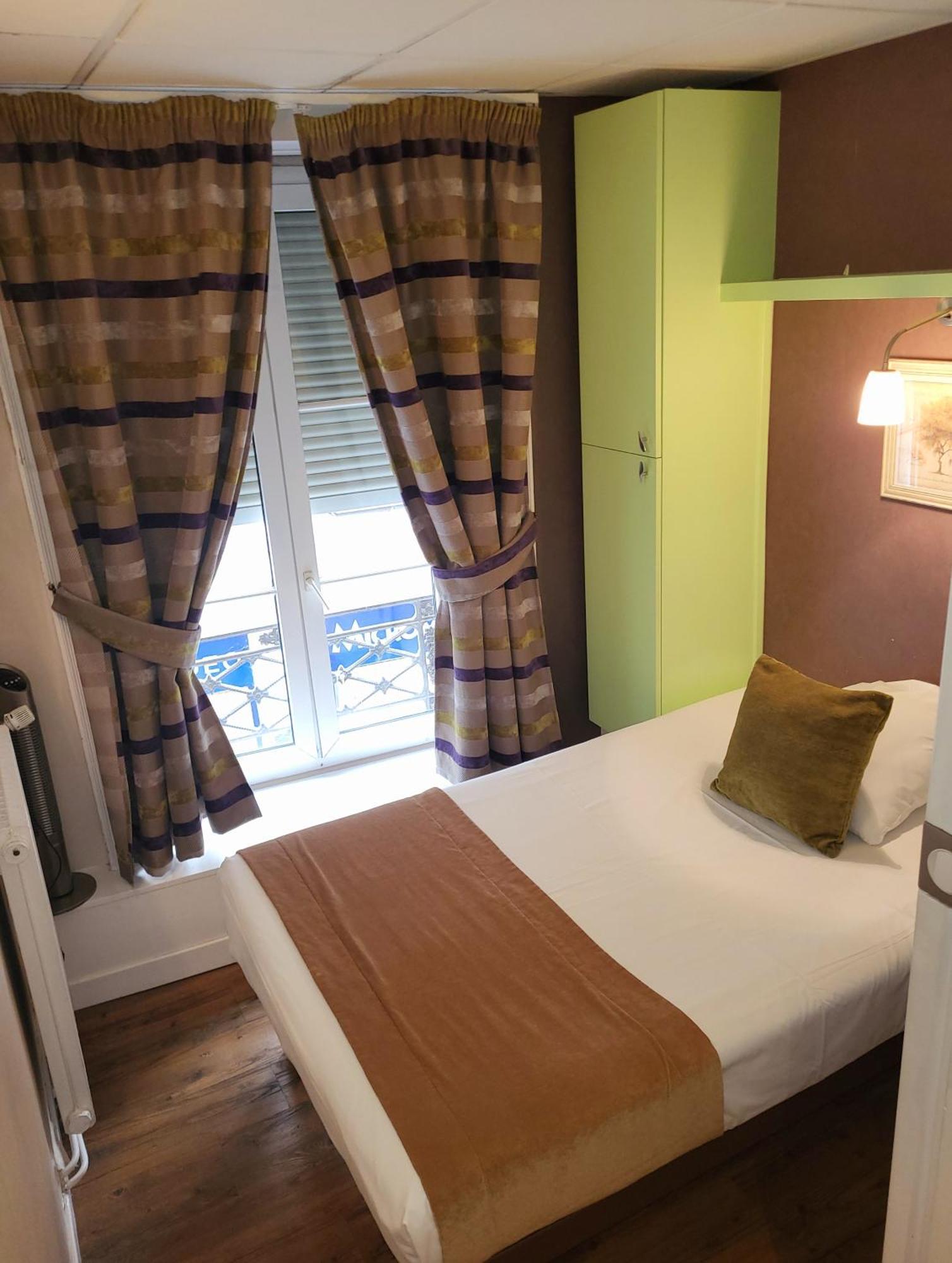 Hotel Du Dauphin Лион Экстерьер фото