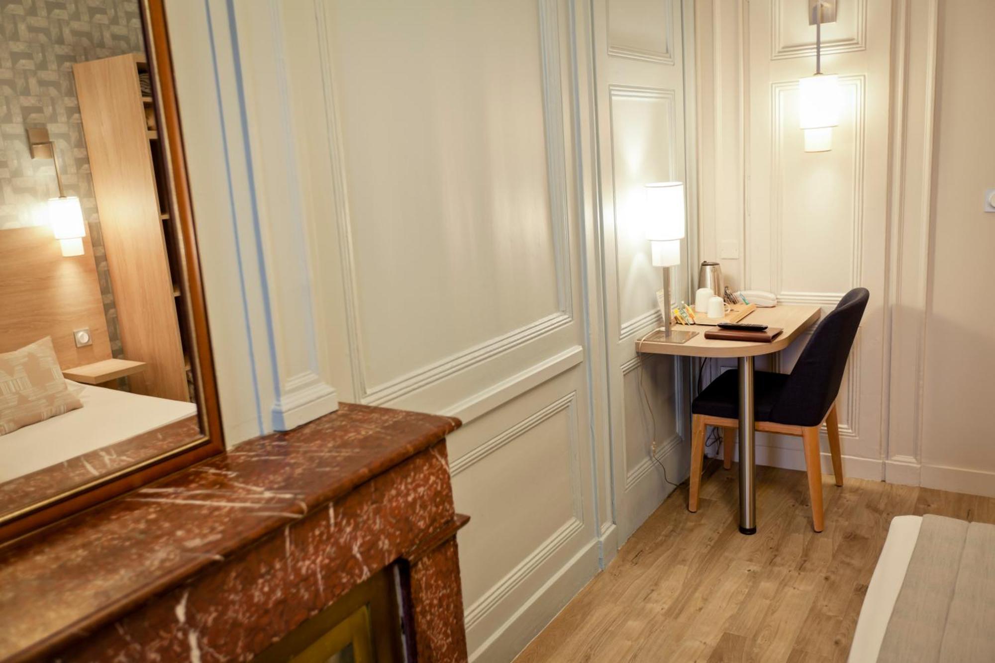 Hotel Du Dauphin Лион Экстерьер фото