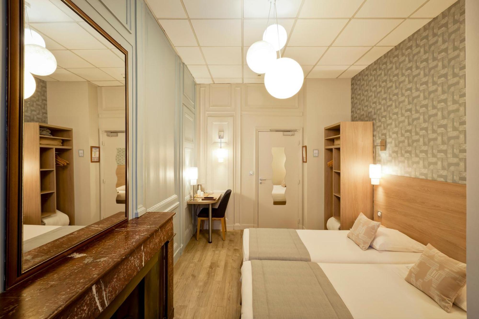 Hotel Du Dauphin Лион Экстерьер фото