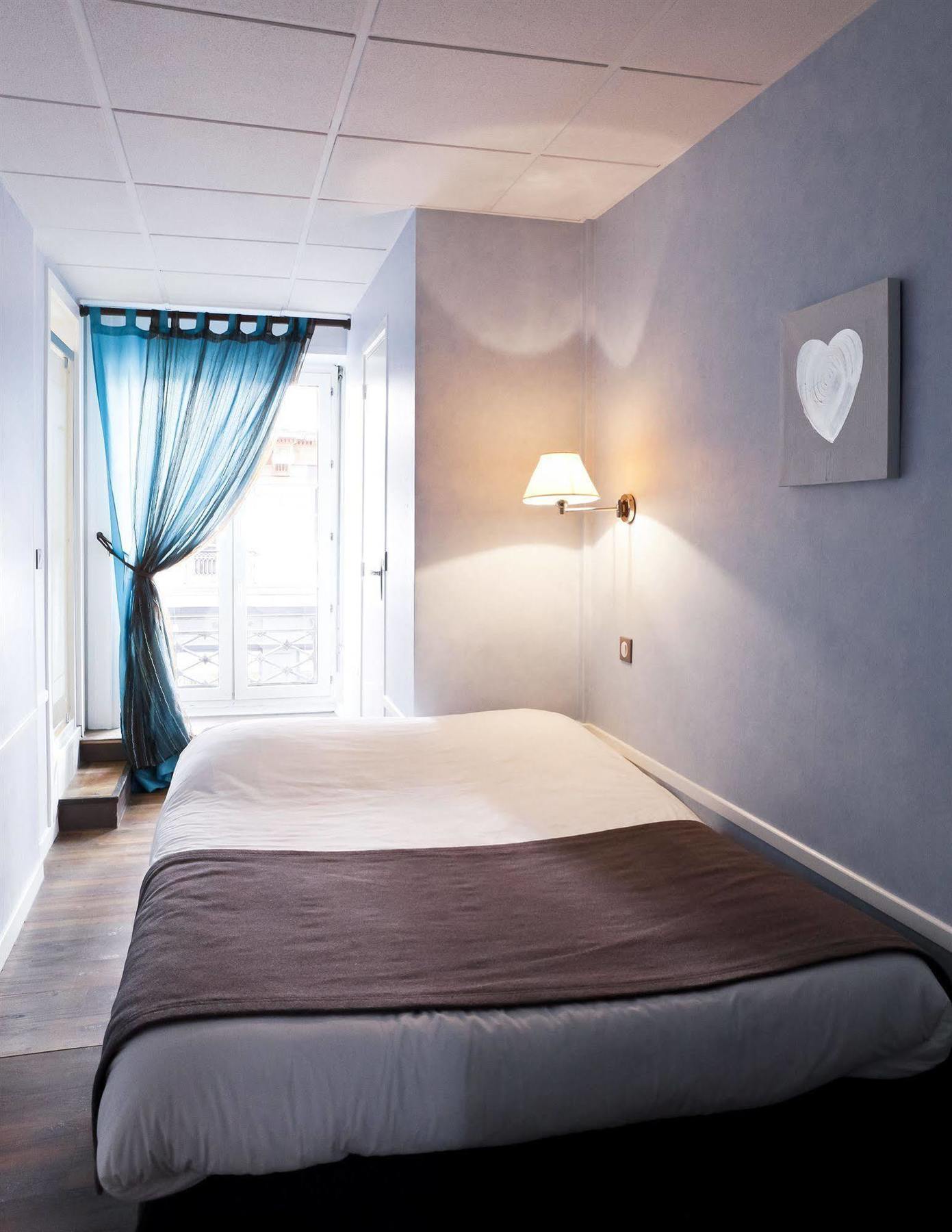 Hotel Du Dauphin Лион Экстерьер фото
