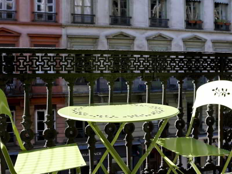 Hotel Du Dauphin Лион Экстерьер фото